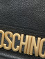 Сумка из кожи на широком ремне Moschino  –  Деталь