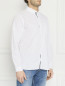 Рубашка из хлопка с накладным карманом Tommy Jeans  –  МодельВерхНиз
