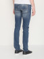 Джинсы из темного денима с карманами Versace Jeans  –  МодельВерхНиз1