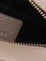 Мини-сумка из фактурной кожи на ремне Marc Jacobs  –  Деталь1