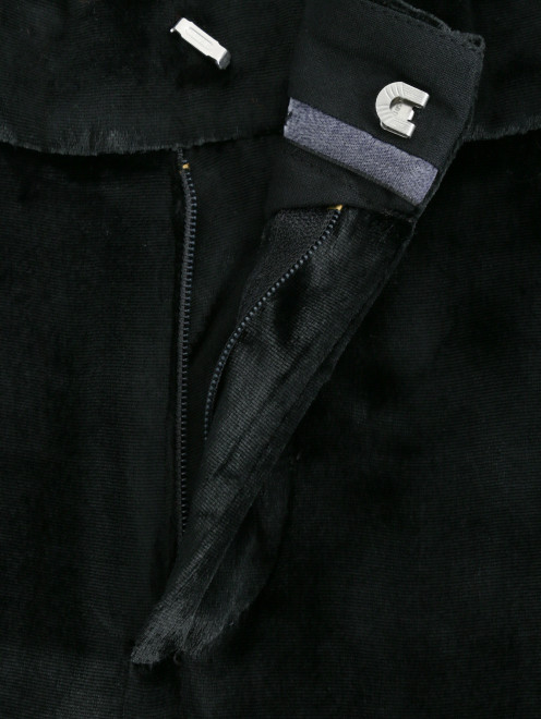 Широкие брюки из бархата с карманами - Деталь1