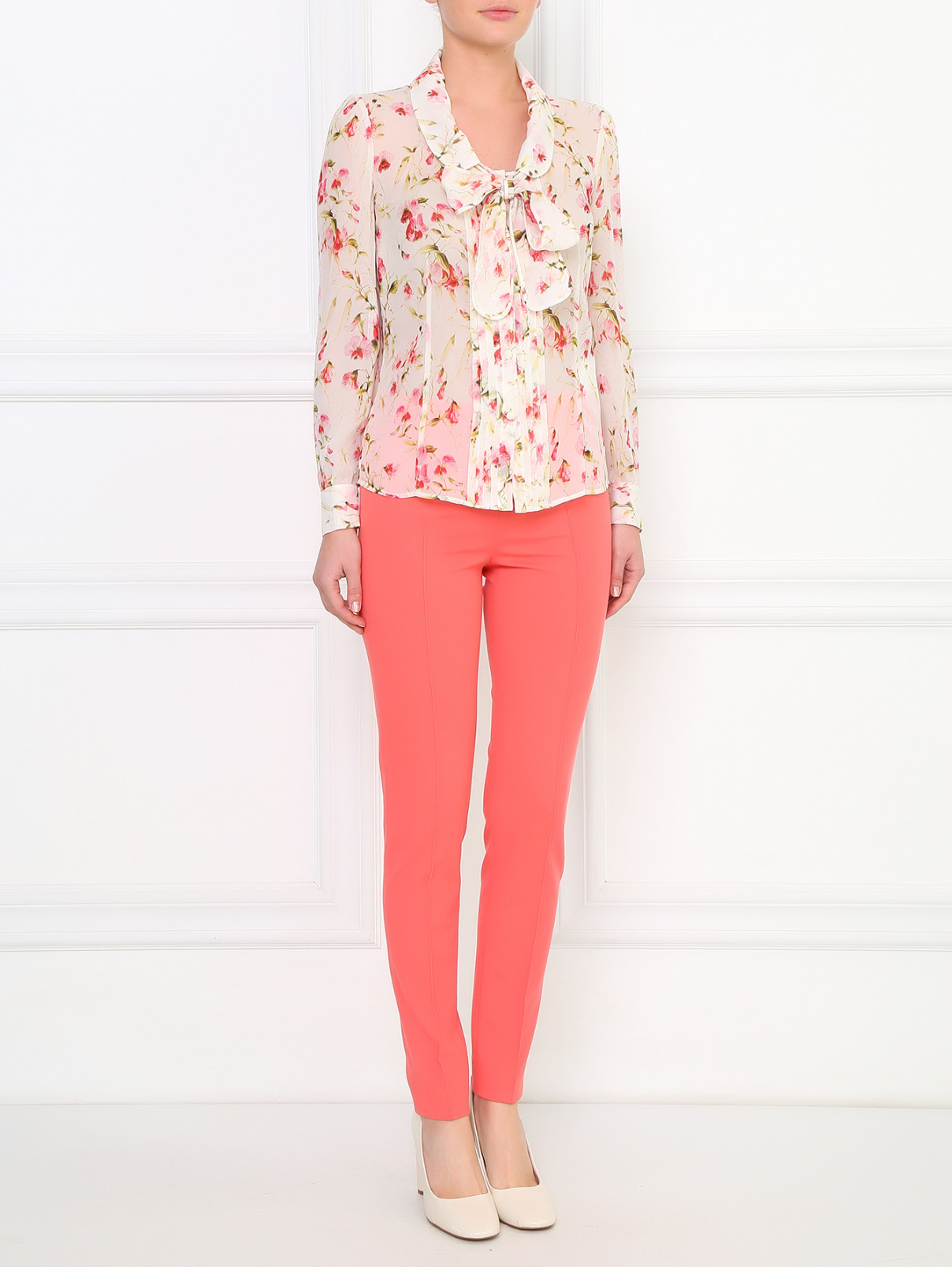 Блуза из шелка с цветочным узором Red Valentino  –  Модель Общий вид  – Цвет:  Узор