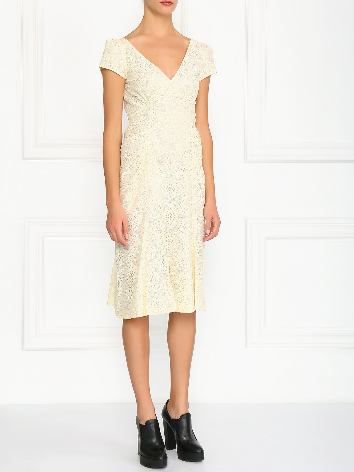 Платье декорированное кружевом Moschino  –  Модель Общий вид  – Цвет:  Белый