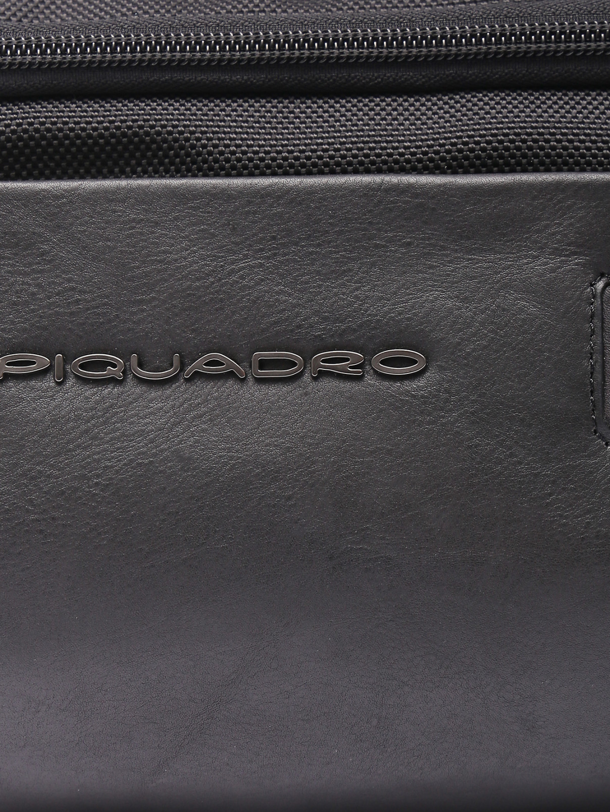 Поясная сумка из кожи и текстиля Piquadro  –  Деталь  – Цвет:  Черный