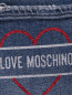 Зауженные джинсы с принтом Love Moschino  –  Деталь