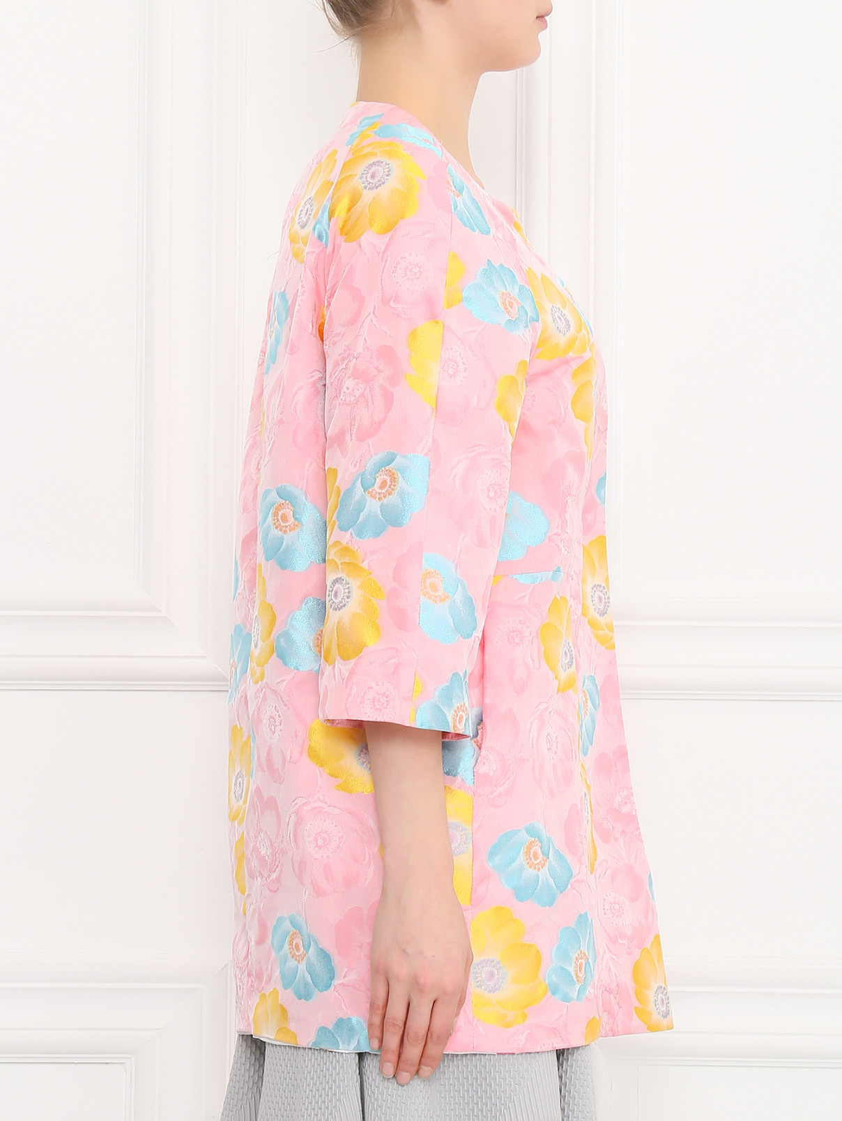 Легкое пальто с цветочным узором Femme by Michele R.  –  Модель Верх-Низ2  – Цвет:  Розовый