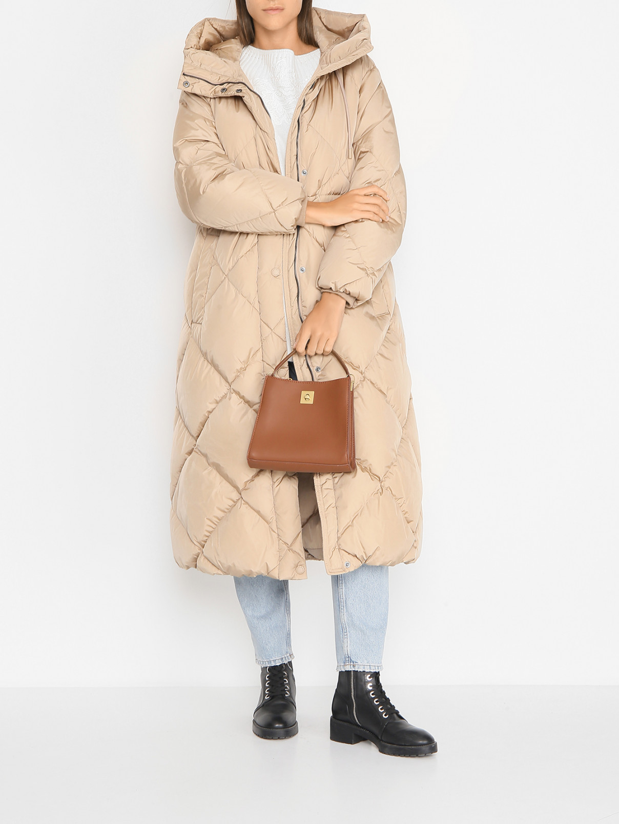 Удлиненный стеганый пуховик с капюшоном Weekend Max Mara  –  МодельОбщийВид  – Цвет:  Бежевый