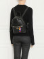 Рюкзак с контрастным брелком и логотипом Love Moschino  –  МодельВерхНиз