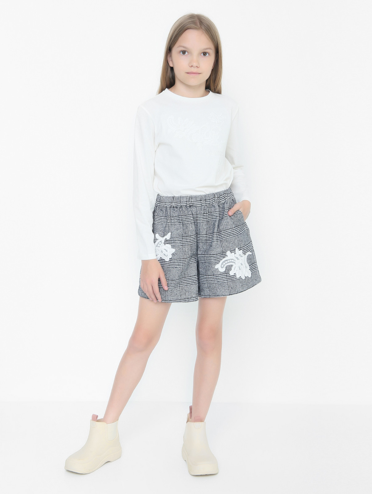 Шорты в клетку с аппликацией Ermanno Scervino Junior  –  МодельОбщийВид  – Цвет:  Узор