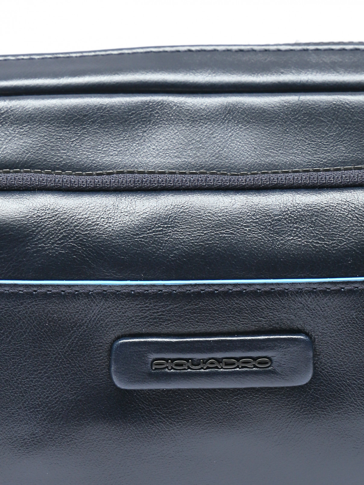 Поясная сумка из гладкой кожи с контрастной отделкой Piquadro  –  Деталь  – Цвет:  Синий