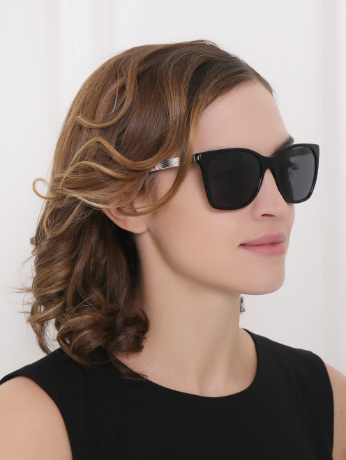 Солнцезащитные очки в пластиковой оправе Emporio Armani - МодельОбщийВид