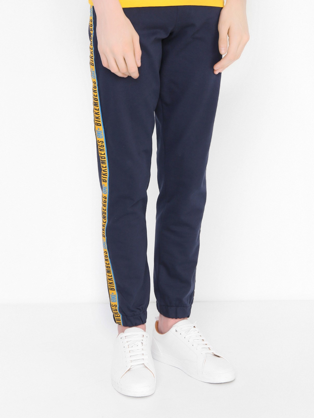 Трикотажные брюки с лампасами и карманами Bikkembergs  –  МодельВерхНиз  – Цвет:  Синий
