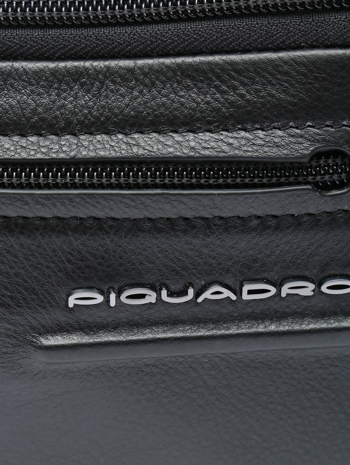 Поясная сумка из кожи с логотипом Piquadro  –  Деталь  – Цвет:  Черный