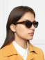 Солнцезащитные очки в пластиковой оправе с узором Oliver Peoples  –  МодельОбщийВид
