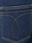 Узкие джинсы из темного денима Calvin Klein  –  Деталь