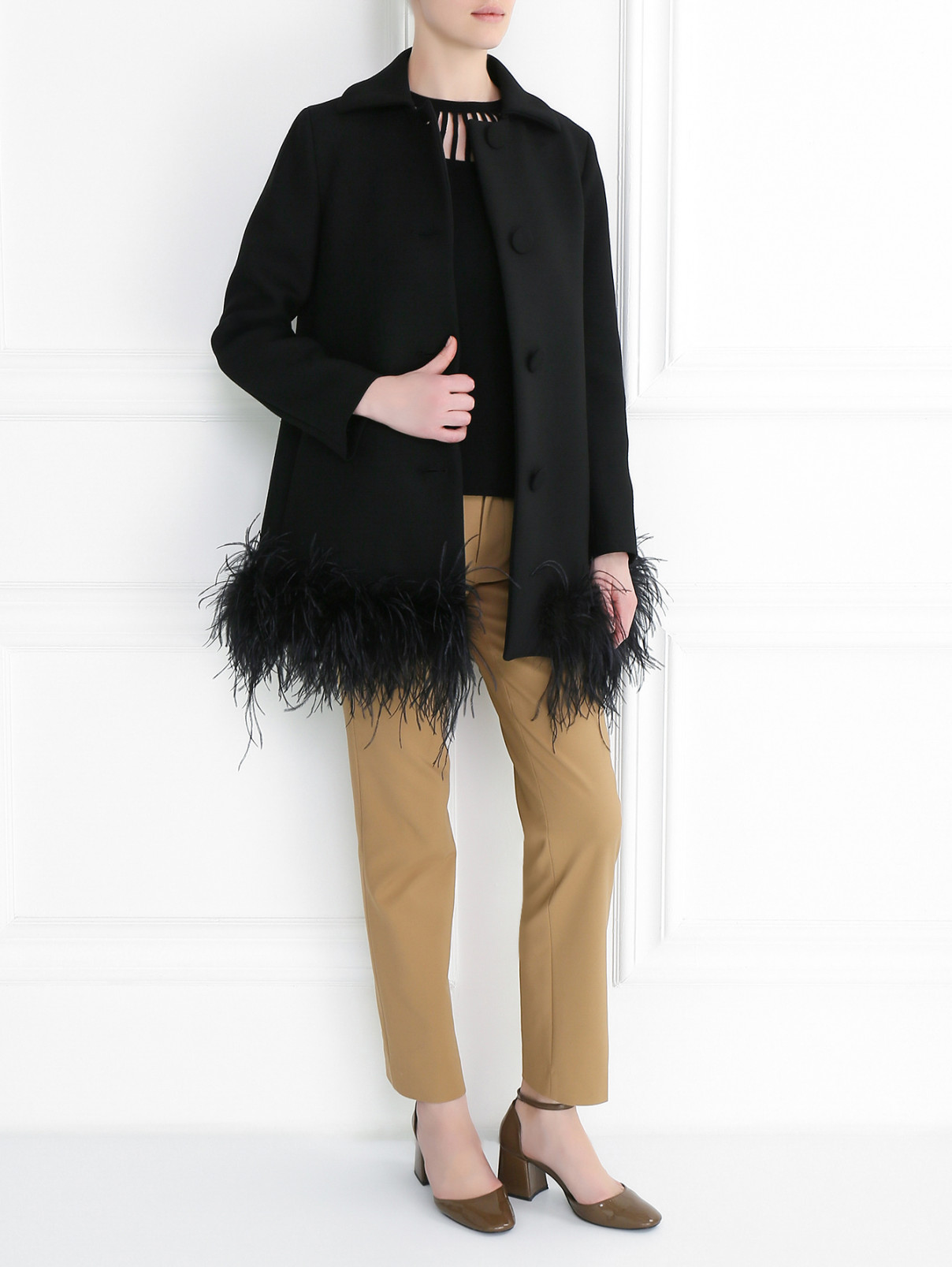 Однобортное пальто декорированное перьями страуса Moschino Boutique  –  Модель Общий вид  – Цвет:  Черный