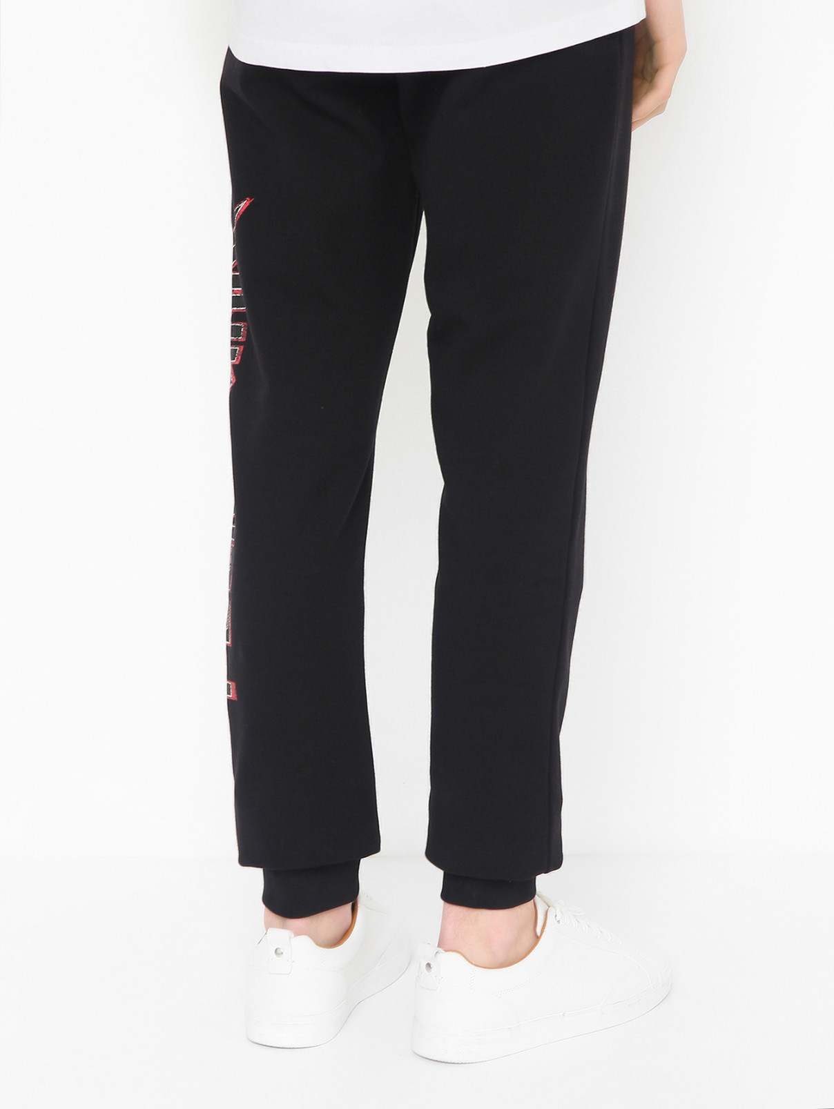 Трикотажные брюки с принтом Philipp Plein  –  МодельВерхНиз1  – Цвет:  Черный
