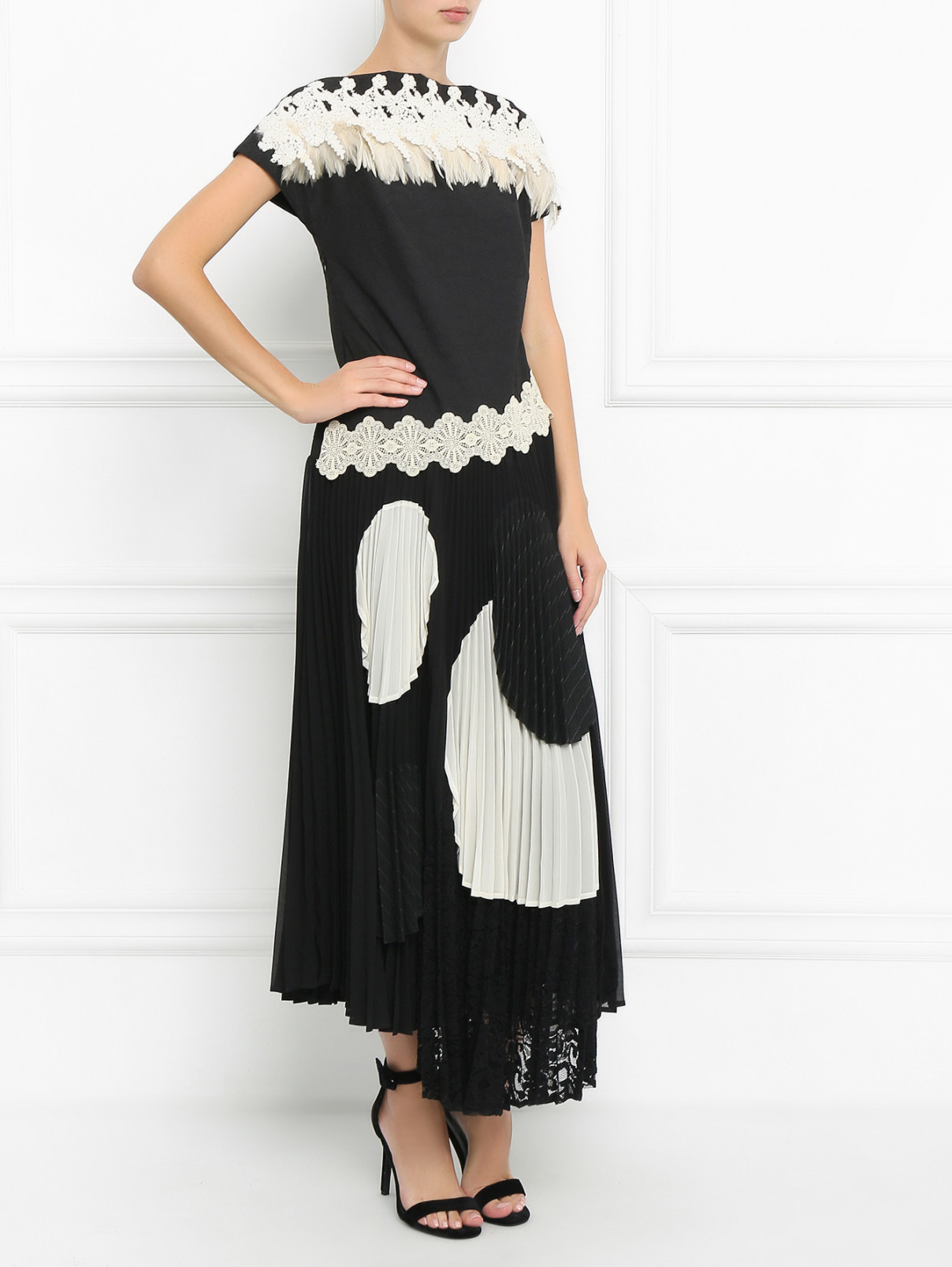 Платье-миди декорированное перьями и кружевом Antonio Marras  –  Модель Общий вид  – Цвет:  Черный