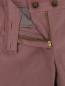 Укороченные брюки с накладными карманами и декоративной отделкой Iceberg  –  Деталь