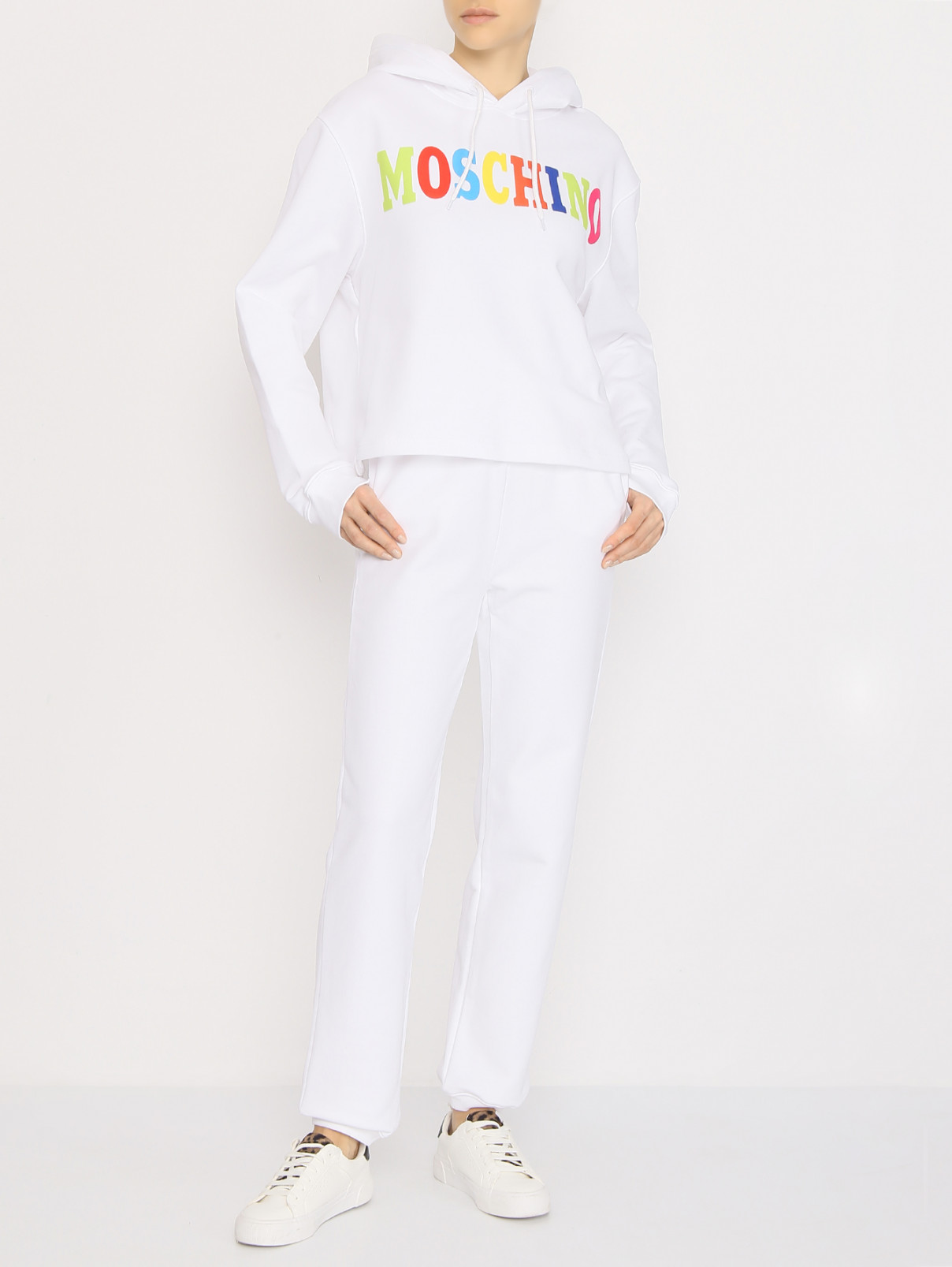Трикотажные брюки с принтом Moschino  –  МодельОбщийВид  – Цвет:  Белый