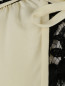 Блуза из шелка декорированная кружевом Moschino  –  Деталь