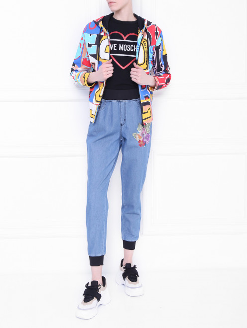 Брюки из денима с декором Moschino Love - МодельОбщийВид