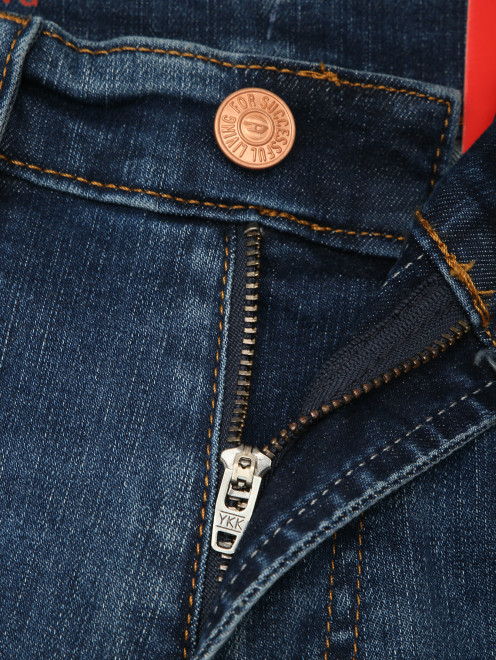 Прямые джинсы с карманами  - Деталь1
