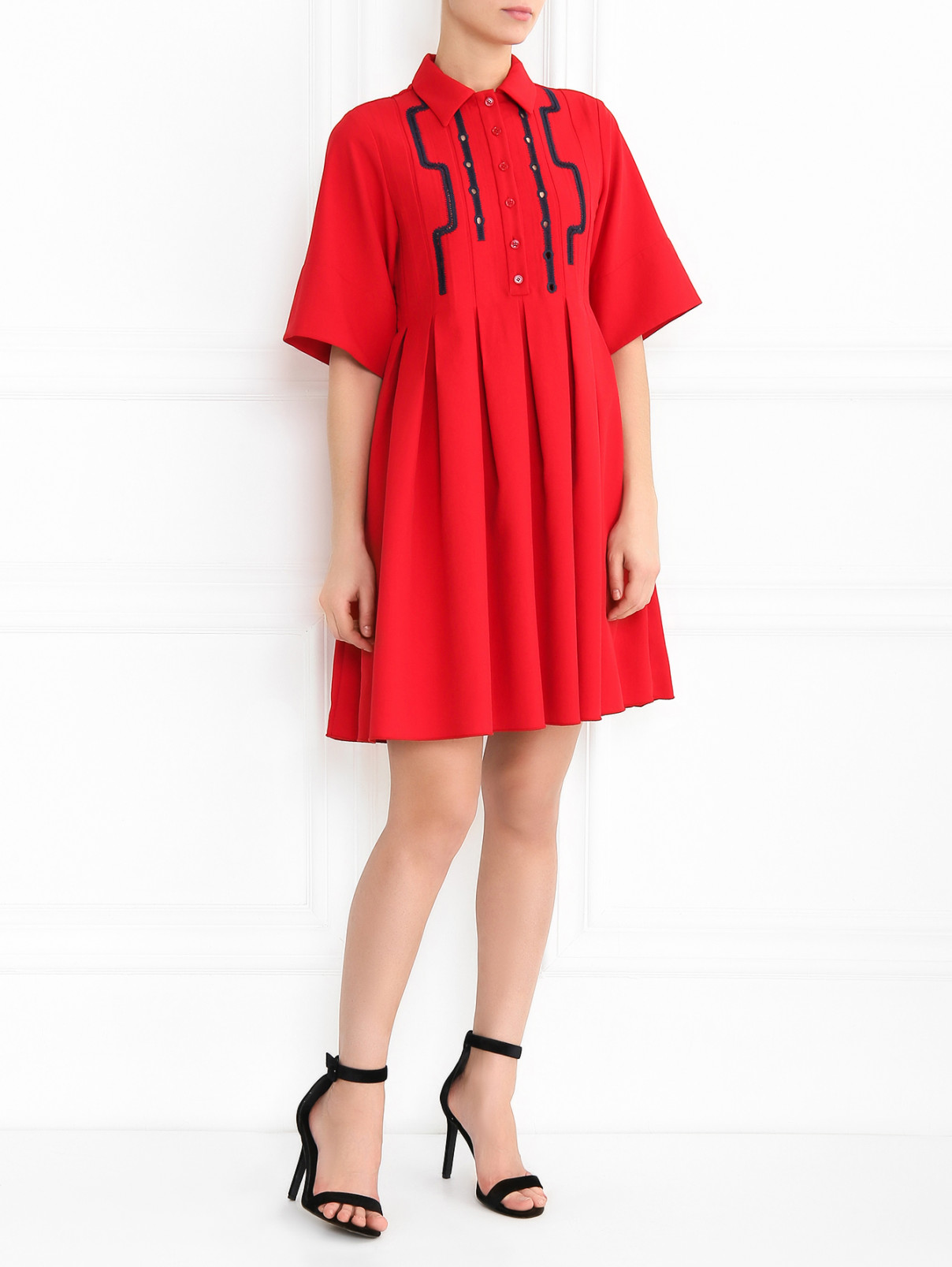 Платье мини с юбкой в складку и  вышивкой на груди Carven  –  МодельОбщийВид  – Цвет:  Красный