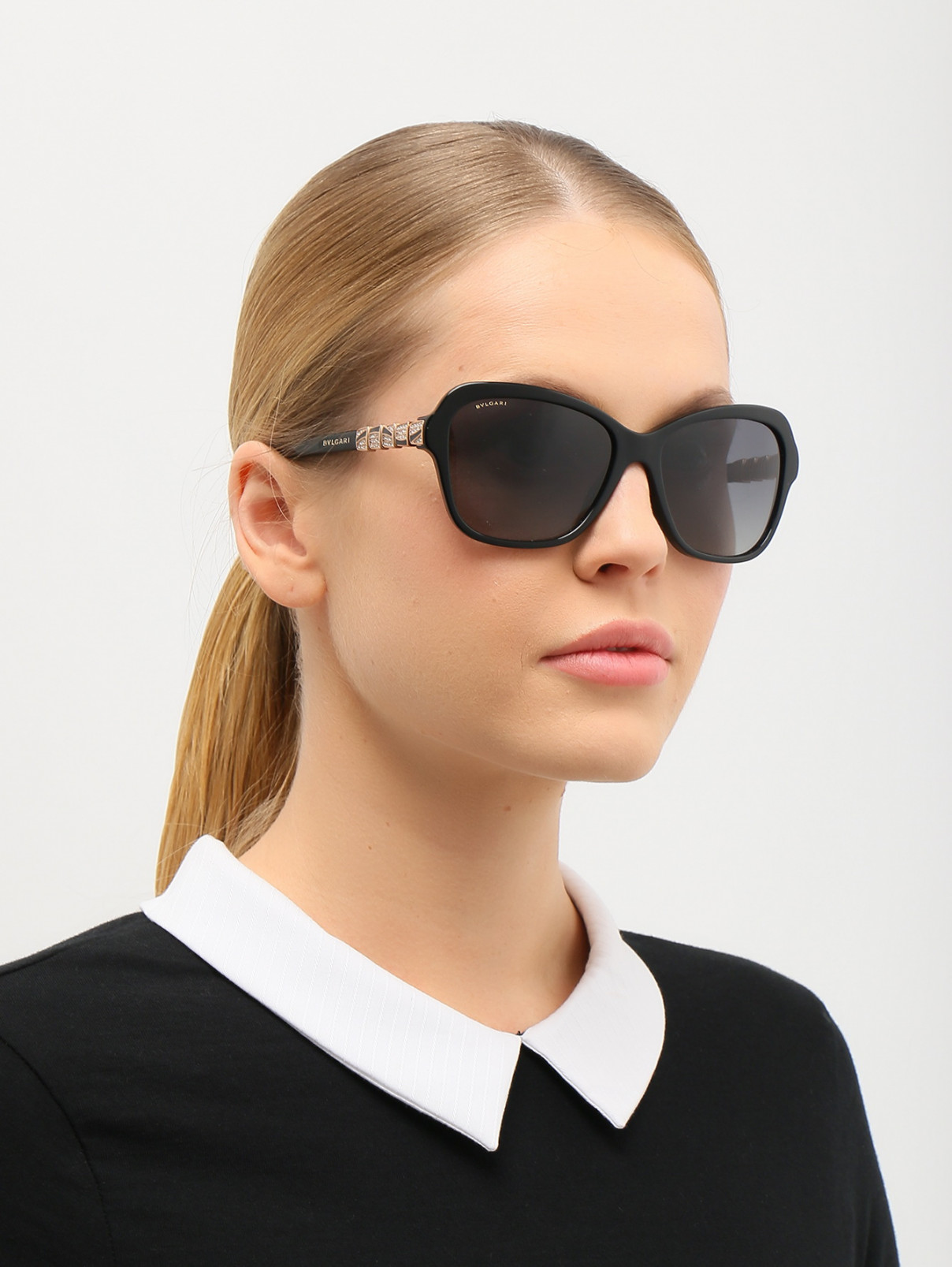 Солнцезащитные очки в пластиковой оправе с декоративными дужками с кристаллами BVLGARI  –  Модель Общий вид  – Цвет:  Черный