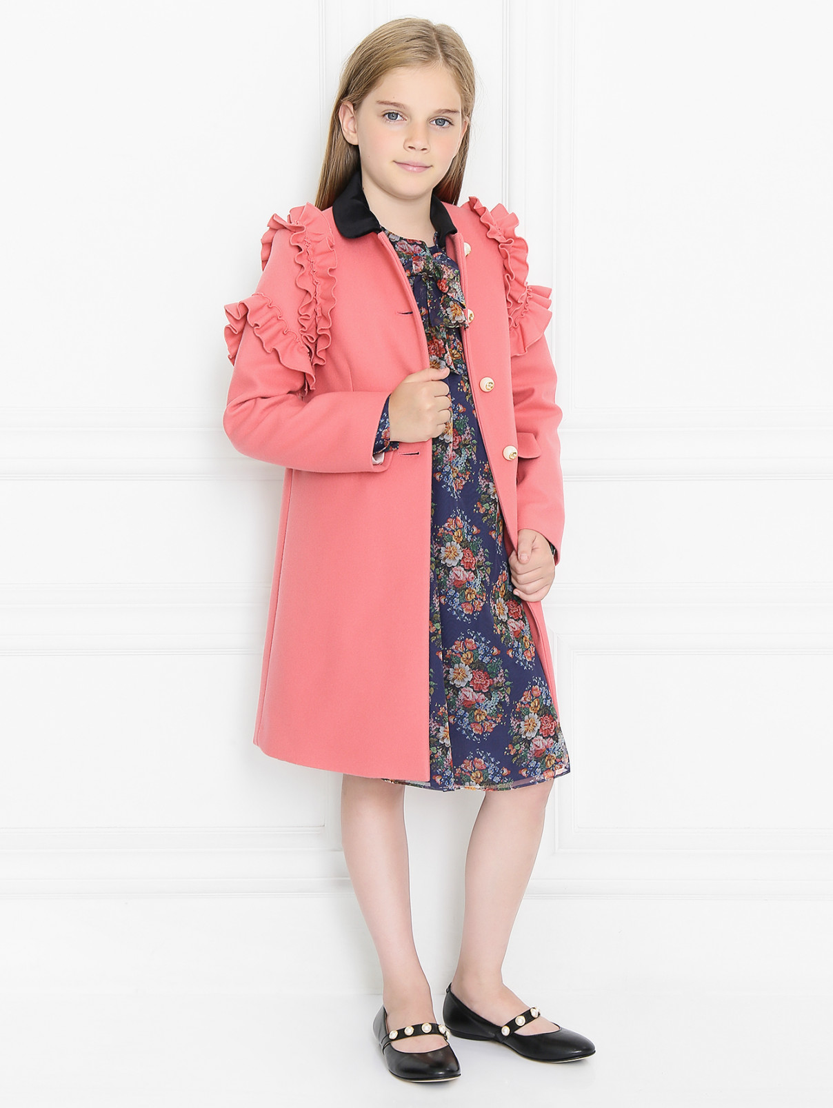Шерстяное пальто с жемчужными пуговицами и бархатным воротником Gucci  –  Модель Общий вид  – Цвет:  Розовый