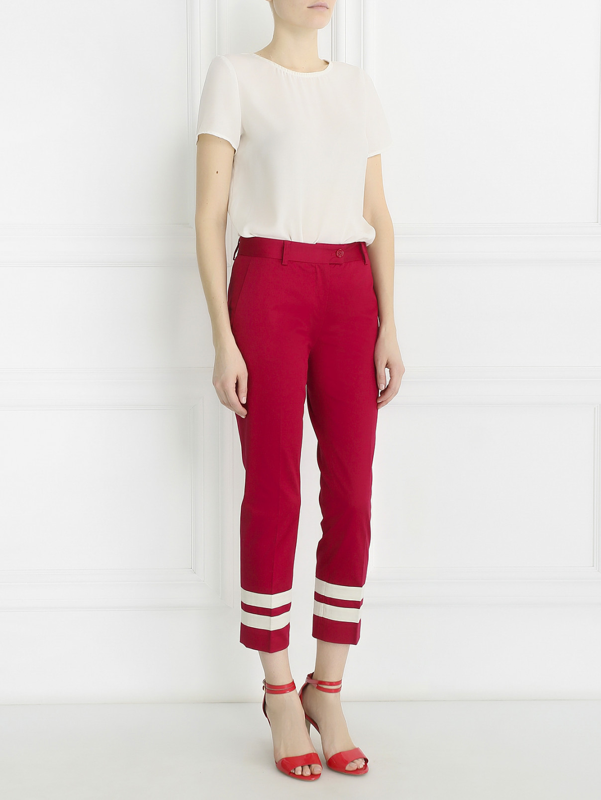 Укороченные брюки из хлопка Moschino  –  Модель Общий вид  – Цвет:  Красный