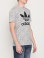 Футболка из хлопка с логотипом Adidas Originals  –  МодельВерхНиз