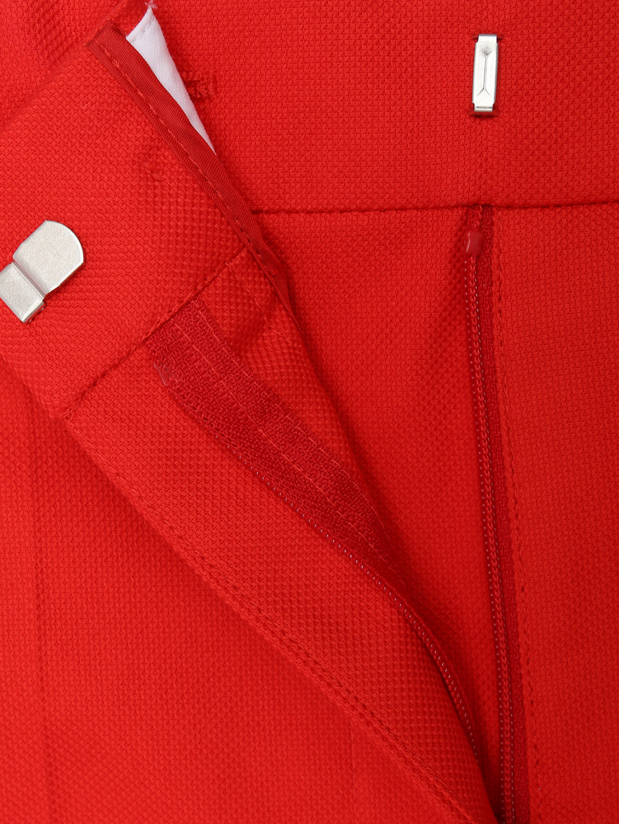 Брюки однотонные из хлопка Moschino Boutique  –  Деталь1  – Цвет:  Красный