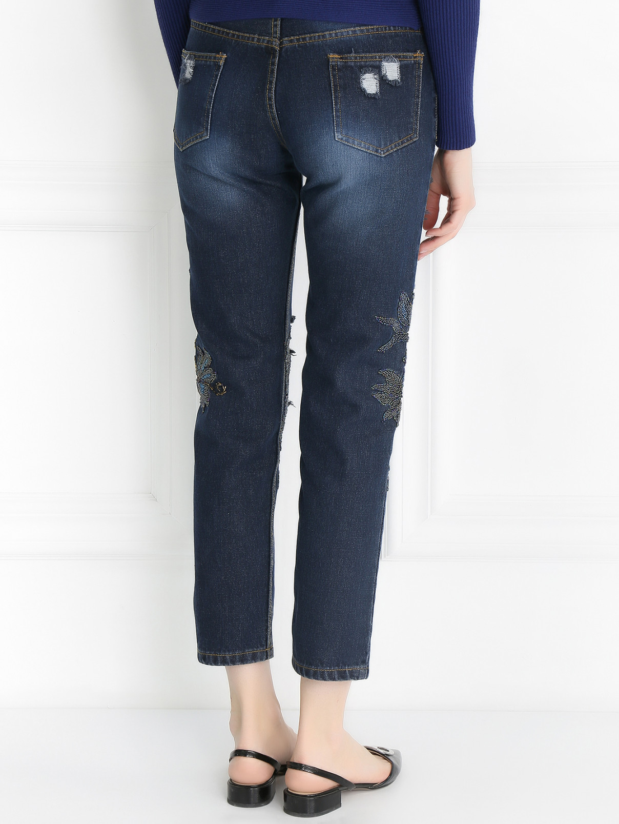 Укороченные джинсы с потертостями и вышивкой из бисера MAD Almadal  –  Модель Верх-Низ1  – Цвет:  Синий