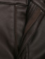Укороченные брюки из эко-кожи Marina Rinaldi  –  Деталь1