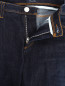 Узкие джинсы из темного денима со средней посадкой Armani Jeans  –  Деталь1