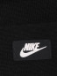 Шапка мелкой вязки с помпоном Nike  –  Деталь