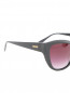 Солнцезащитные очки в пластиковой оправе Moschino  –  Деталь