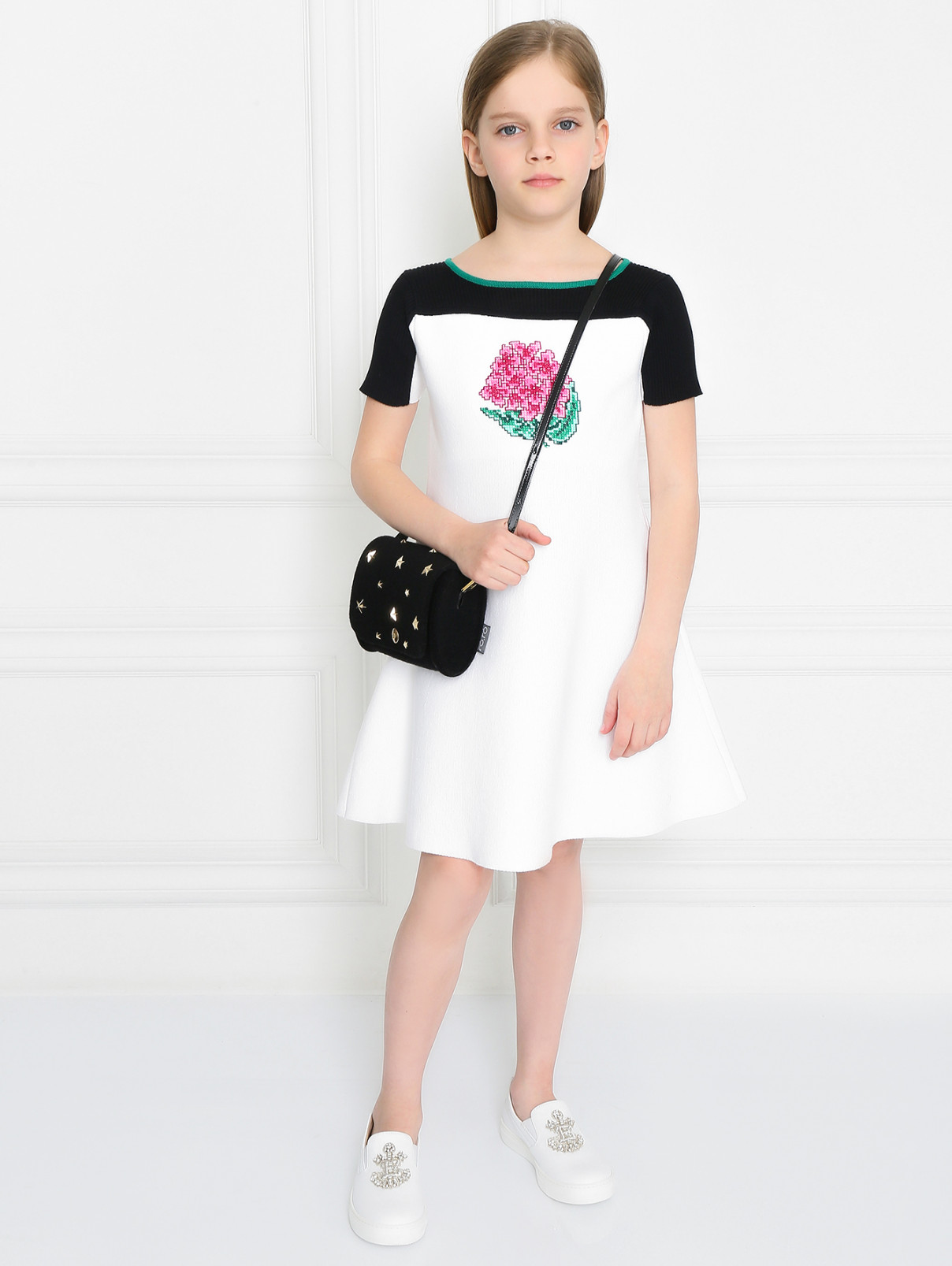 Трикотажное платье с вышивкой Baby Dior  –  Модель Общий вид  – Цвет:  Белый