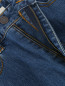 Широкие джинсы из светлого денима Marc Jacobs  –  Деталь