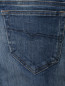 Узкие джинсы с эффектом потертости и рваности Diesel  –  Деталь