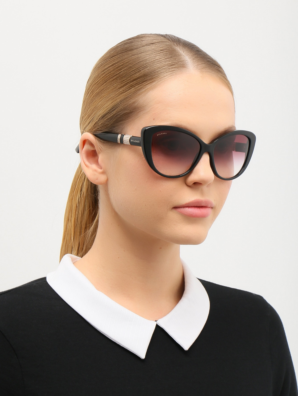 Солнцезащитные очки "кошачий глаз" в пластиковой оправе с кристаллами на дужках BVLGARI  –  Модель Общий вид  – Цвет:  Черный
