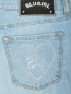 Широкие джинсы из светлого денима с декоративной отделкой Blugirl Blumarine  –  Деталь