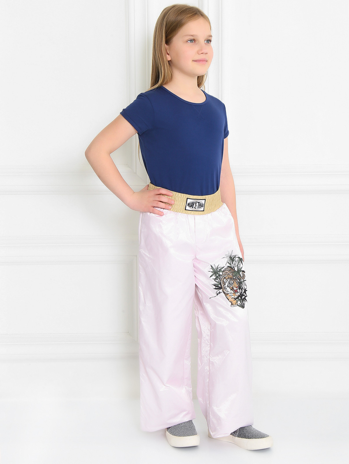 Шелковистые брюки с вышивкой Dolce & Gabbana  –  Модель Общий вид  – Цвет:  Розовый