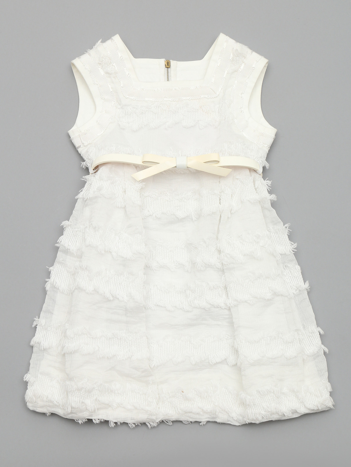 Платье с рельефной текстурой в комплекте с ремнем MiMiSol  –  Общий вид  – Цвет:  Белый
