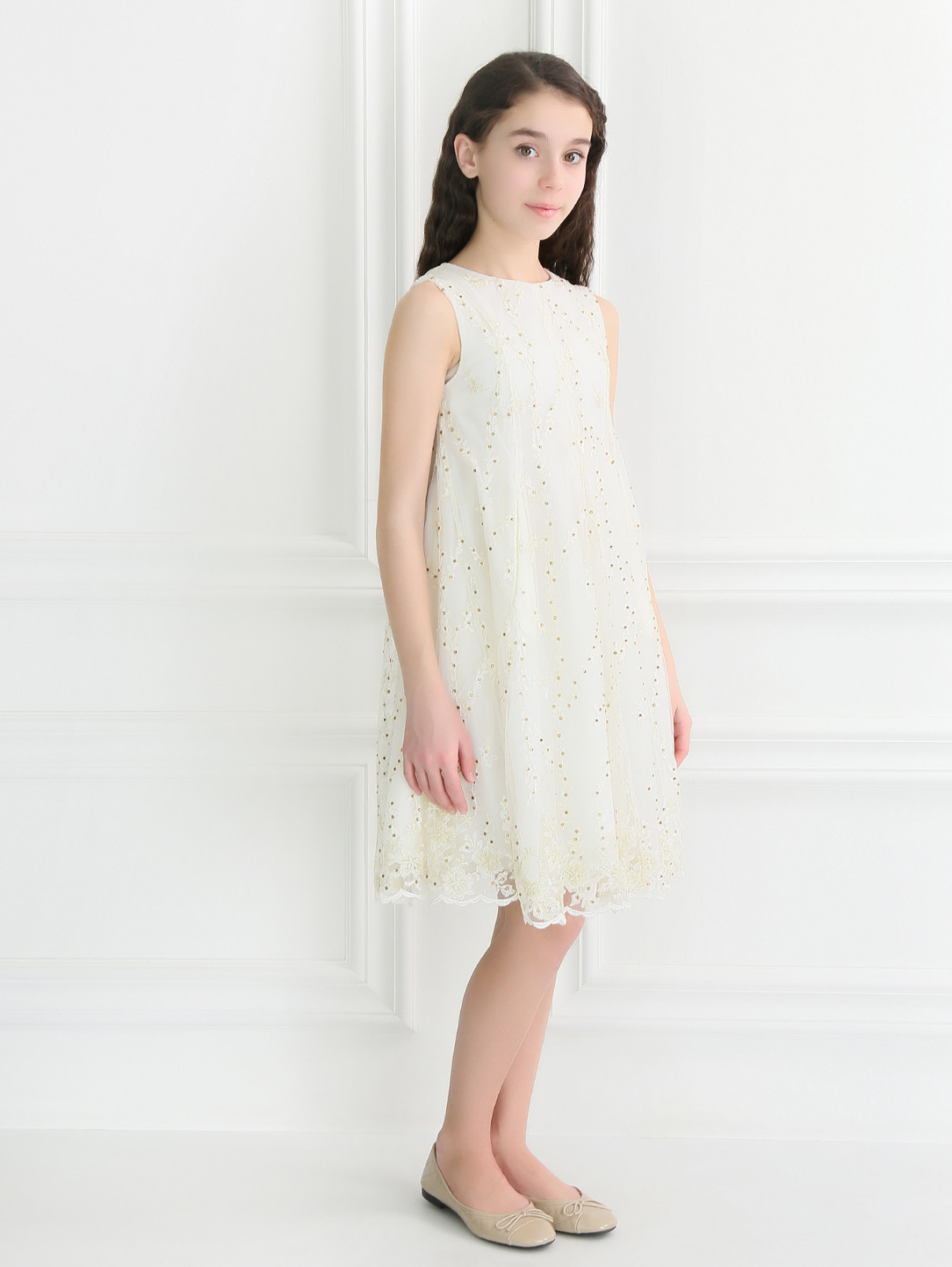 Платье А-силуэта с ажурным росшивом декорированное кристаллами Pamilla  –  Модель Общий вид  – Цвет:  Белый