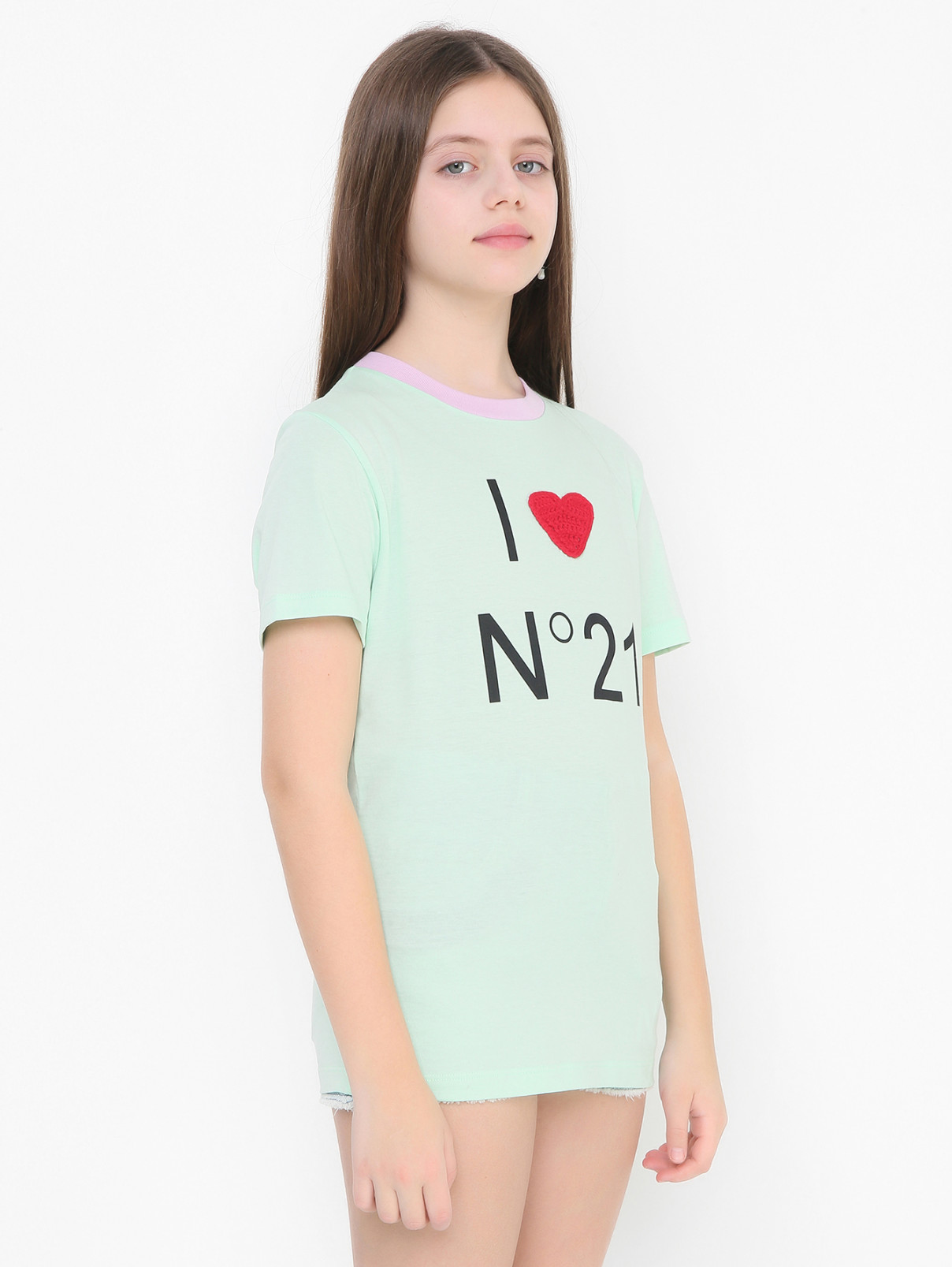 Хлопковая футболка с принтом и аппликацией N21  –  МодельВерхНиз  – Цвет:  Зеленый
