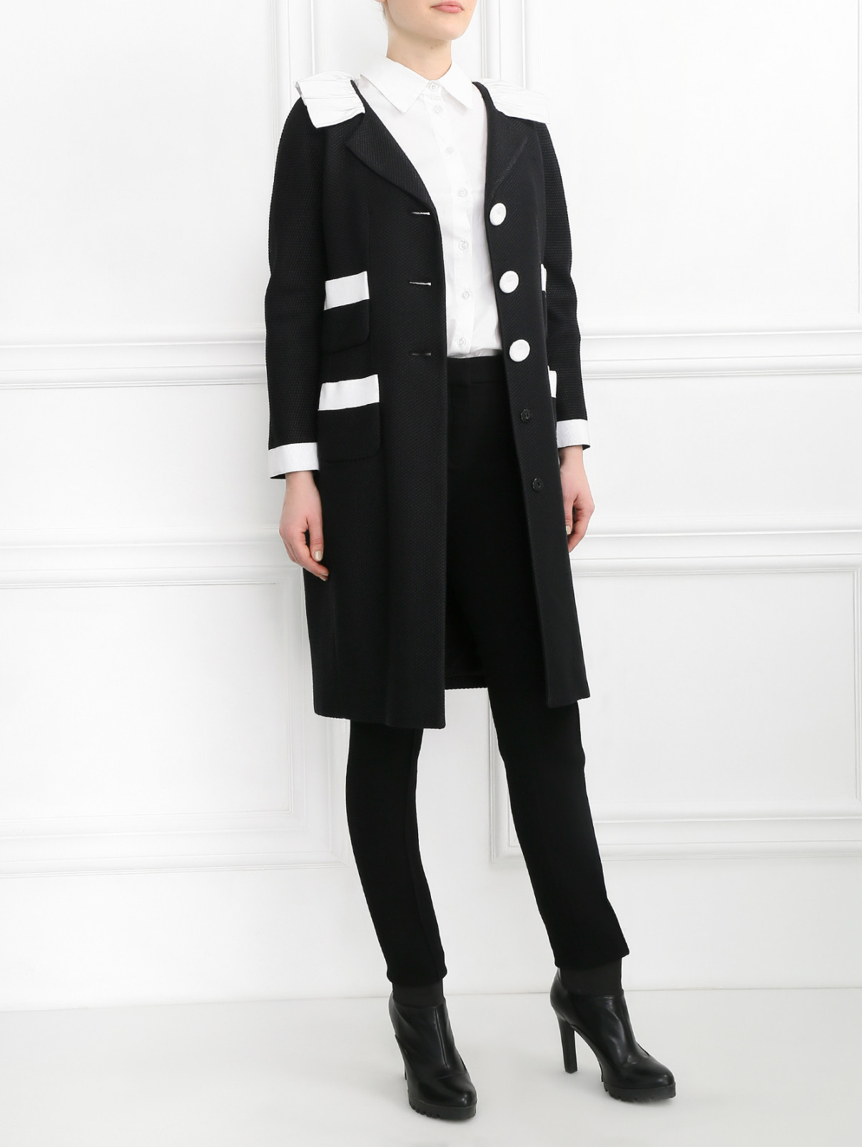 Легкое пальто с контрастной отделкой Moschino Cheap&Chic  –  Модель Общий вид  – Цвет:  Черный