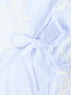 Блуза с узором "полоска" и декоративной вышивкой Alice+Olivia  –  Деталь1