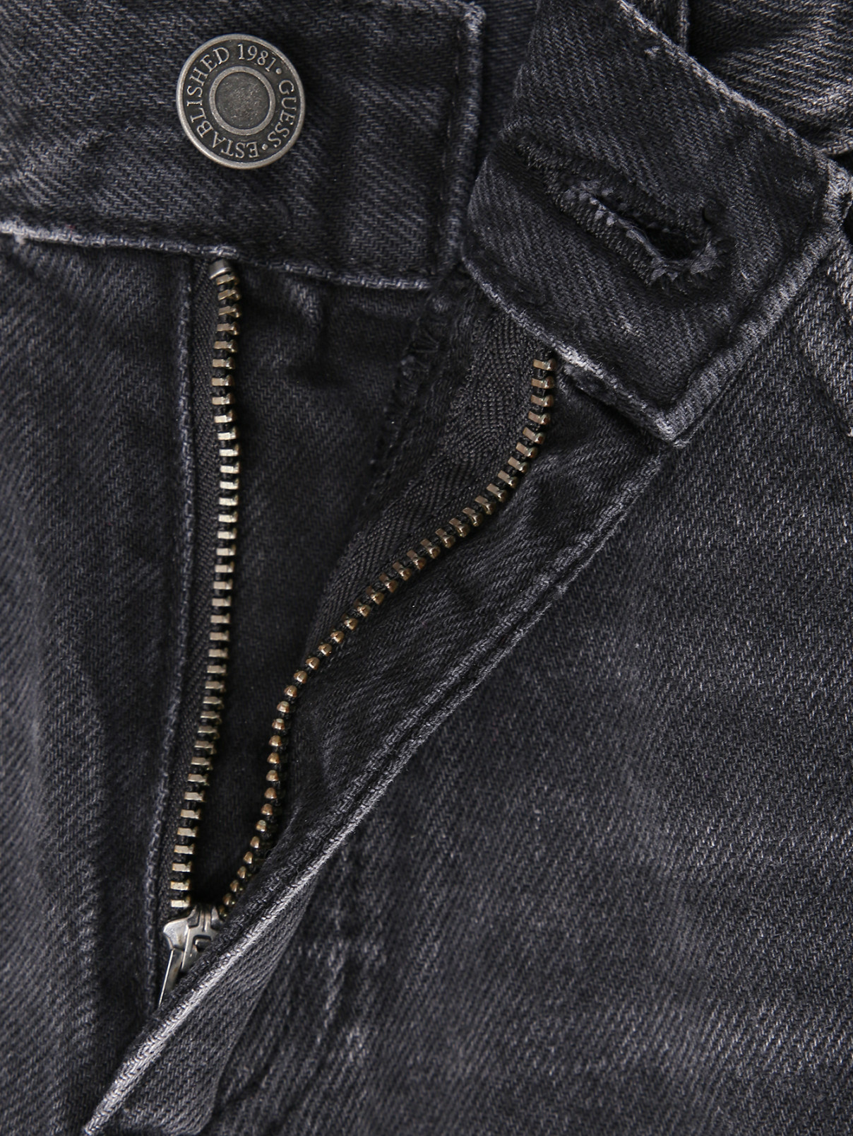 Прямые джинсы с подворотами Guess  –  Деталь  – Цвет:  Серый